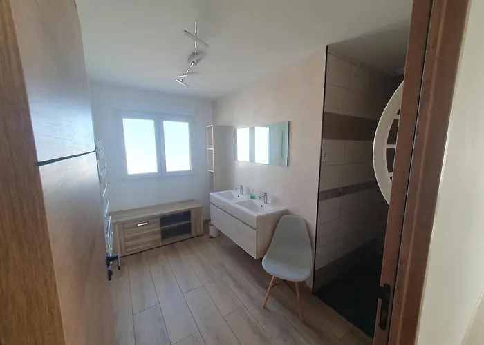 La Parenthese Semesterbostad Creuzier-le-Neuf